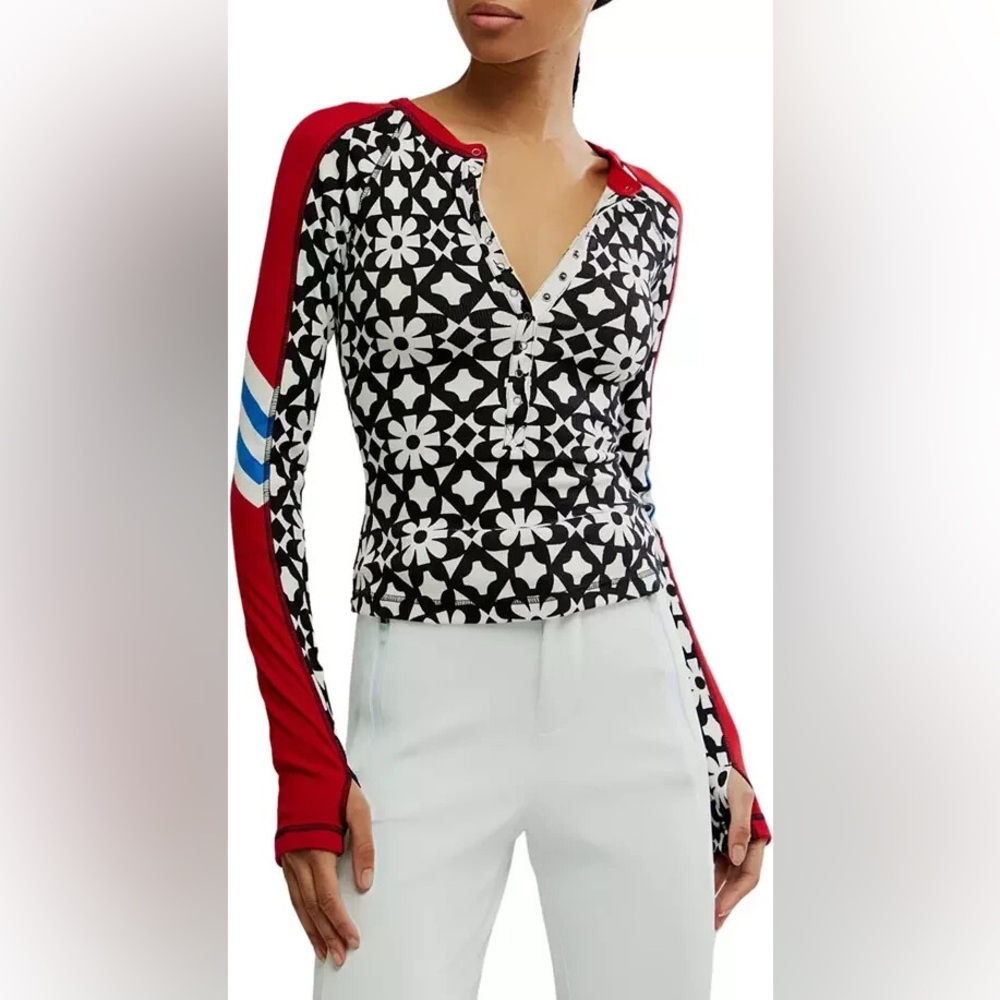 NWT FREE PEOPLE FP Movement Women's Kick Off Printed Layer Top in Aspen Onyx - Picture 3 of 11